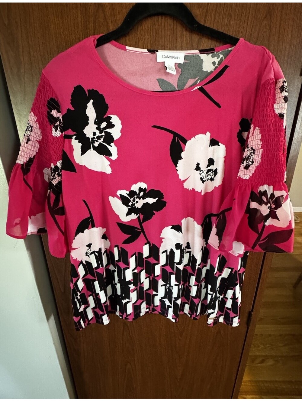 Calvin Klein XL Pink Floral Blouse Smocked Bell Sleeve Stretch Knit Top